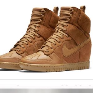 Nike dunk sky high sneaker boot